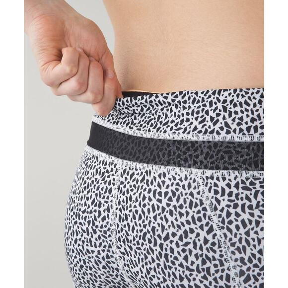 LULULEMON Inspire Tight II Mesh Size 6 Miss Mosaic White / Black - Picture 5 of 11